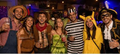 Disfraces para fiestas universitarias 2026: ideas para empezar el curso con buen humor