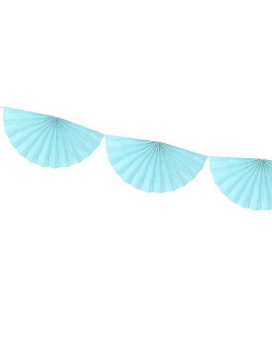 Guirnalda de abanicos de papel decorativos azul cielo