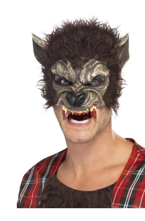 Media máscara de hombre lobo con colmillos ensangrentados