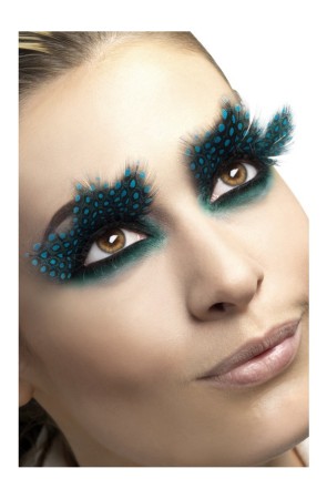 Pestañas con plumas azules
