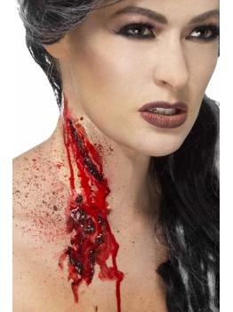 Cuello cortado, con herida adhesiva y sangre