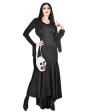 Disfraz de Morticia Familia Addams con bolso