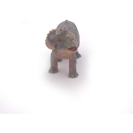 Figura Dinosaurio Papo "bebé Triceratops"