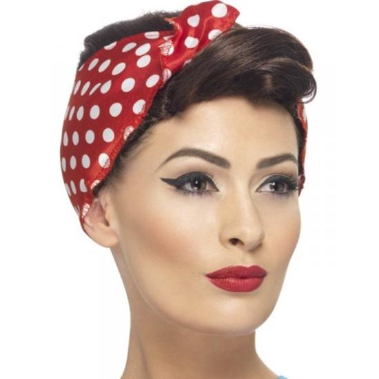 Peluca Castaña años 50 con Pañuelo. Peluca Castaña años 50 con Pañuelo.