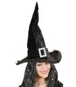 Sombrero de bruja con borde de peluche y hebilla.